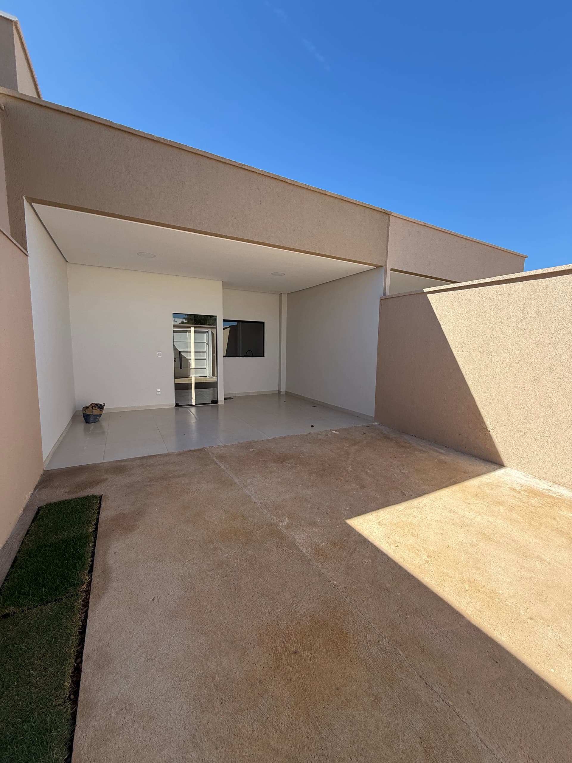 Casas novas com 2 quartos e suíte