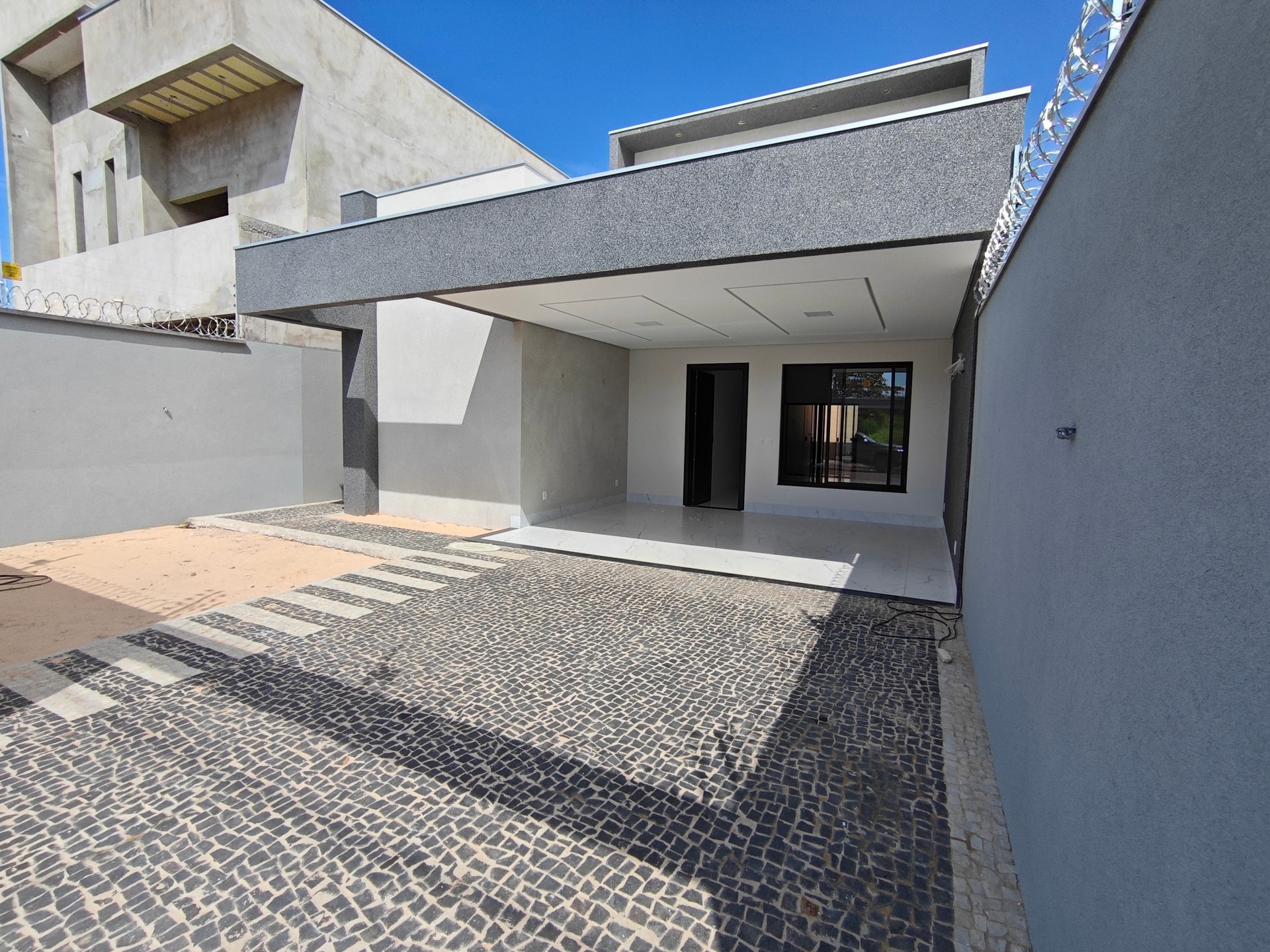 Casa alto padrão com 3 quartos, piscina e energia solar na 1503 Sul em Palmas