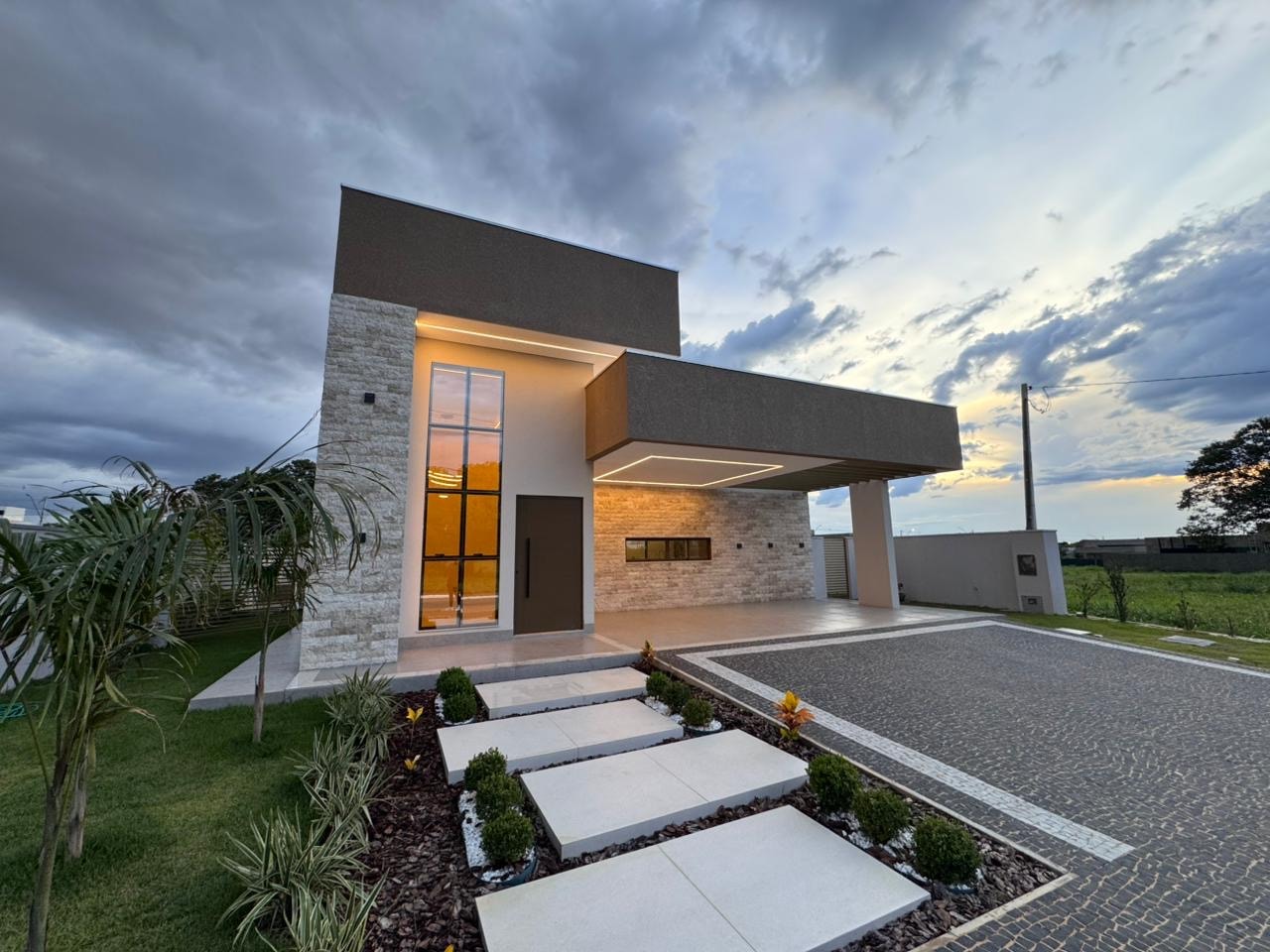 VENDE-SE CASA NO CONDOMÍNIO CARIBE GOLF SPA