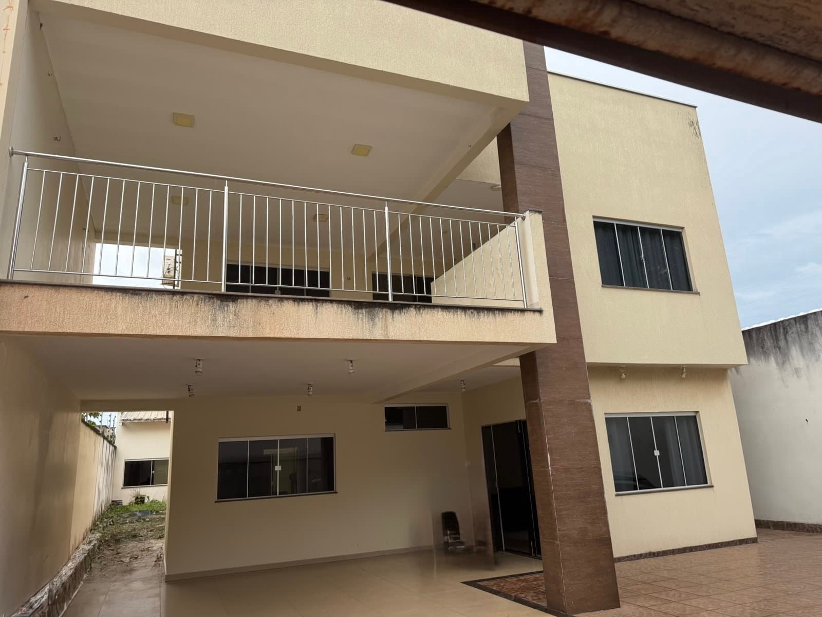 Sobrado de alto padrão com 4 quartos e 3 suítes à venda na 1204 Sul – Palmas/TO