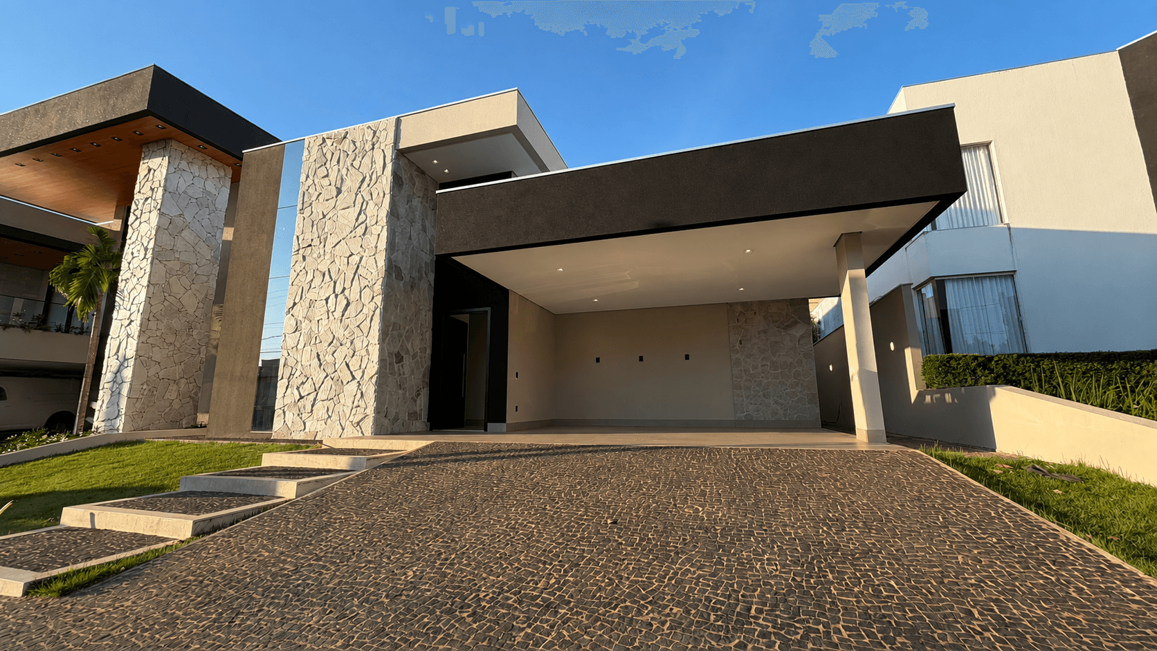 Casa de Alto Padrão à Venda no Condomínio Mirante do Lago – 4 Suítes, Piscina e Área Gourmet | Palmas/TO
