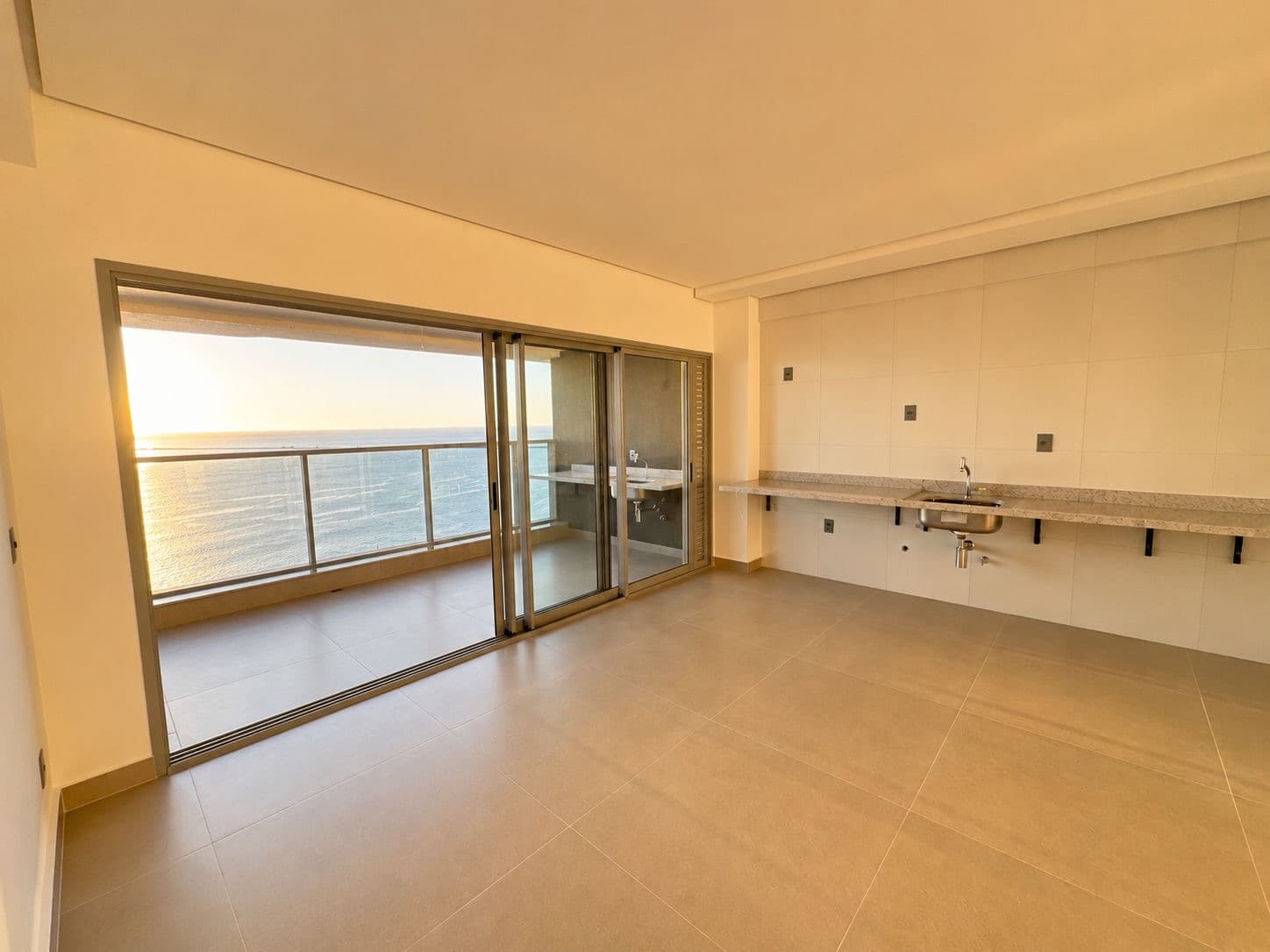Apartamento de alto padrão com 3 suítes e vista definitiva para o Lago na Orla de Palmas
