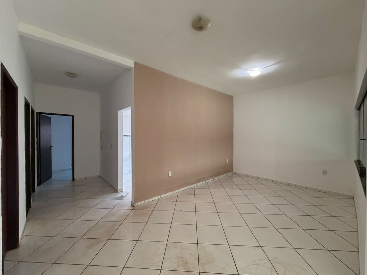 Casa à venda com piscina, suíte com closet e banheira na 110 Norte – Palmas/TO