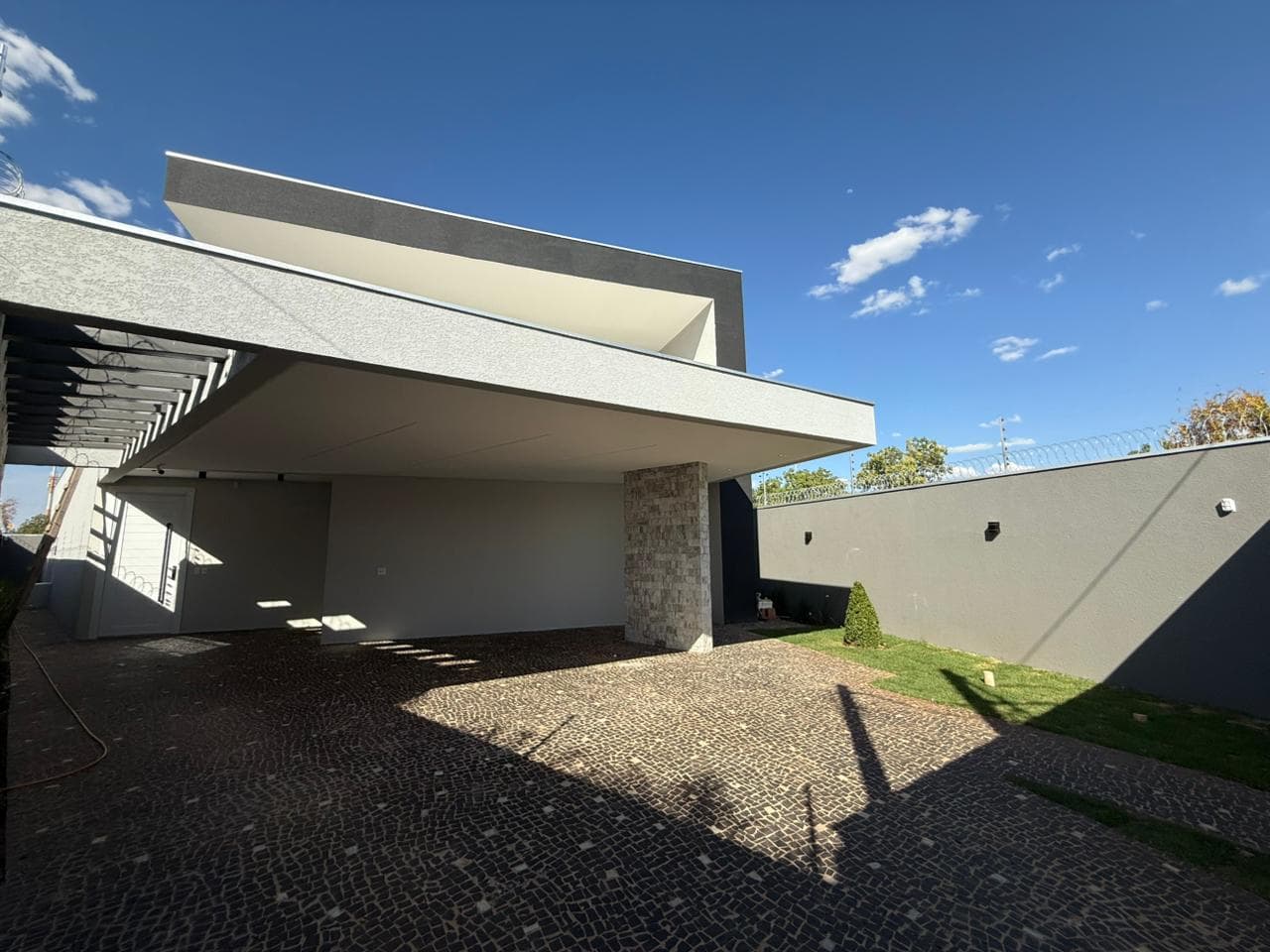 Casa de alto padrão com piscina e automação à venda na 409 Sul – Palmas/TO