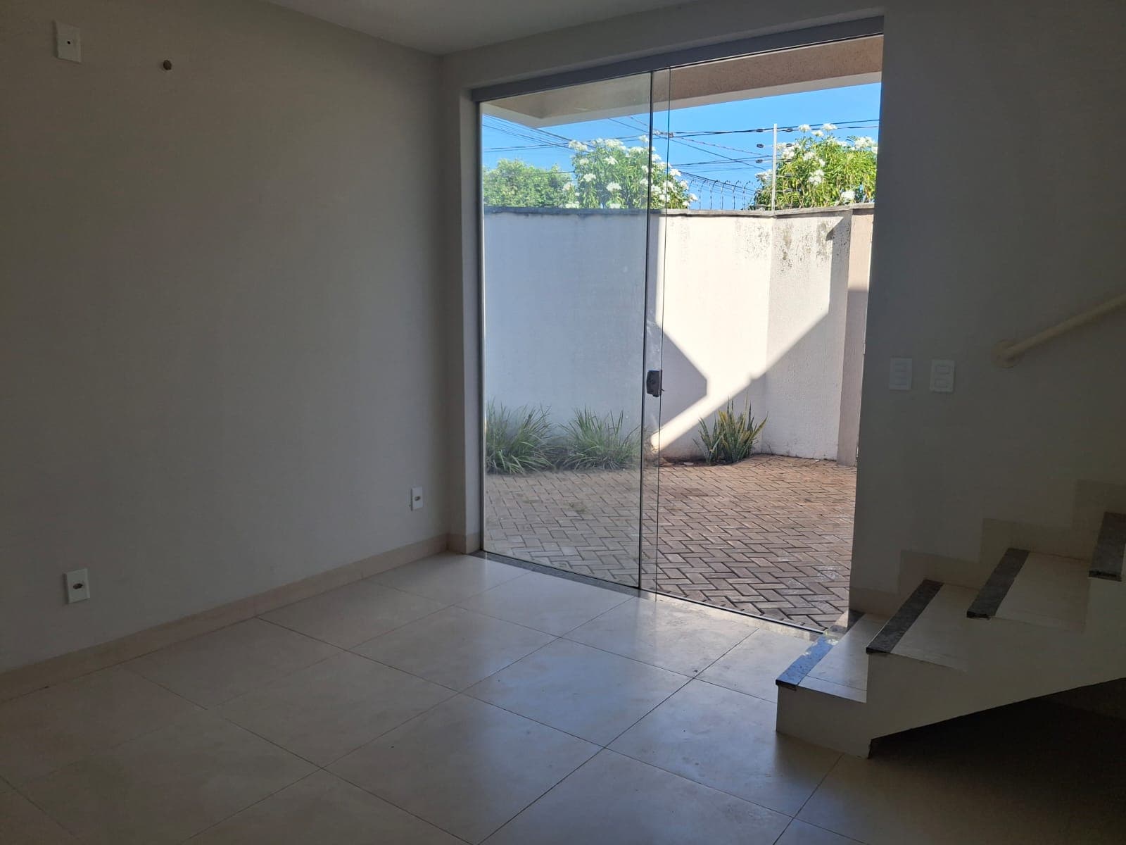 Sobrado de esquina para locação na 604 Norte – Palmas/TO