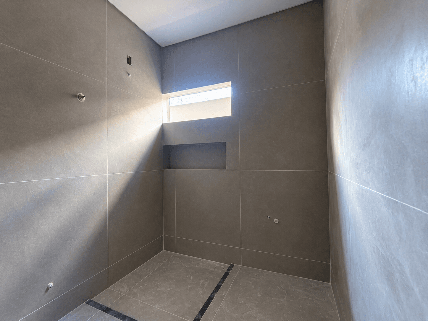 Casa de alto padrão com piscina e pé-direito duplo à venda na 1205 Sul – Palmas/TO