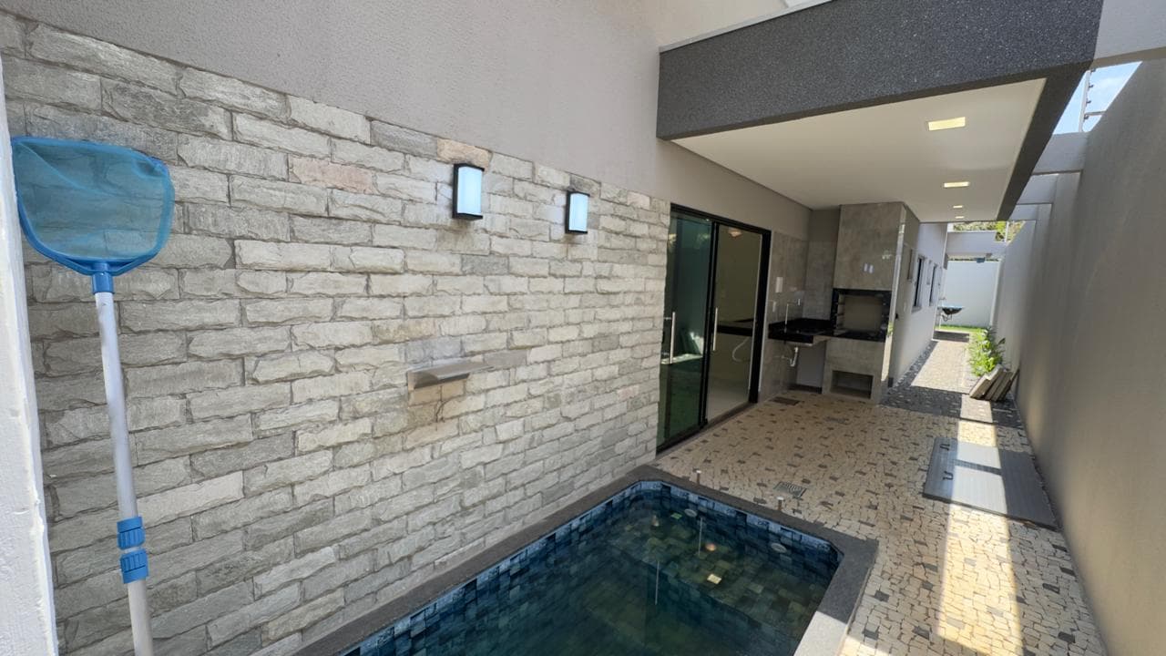 Casa à venda na 505 Sul com 3 suítes e piscina em Palmas