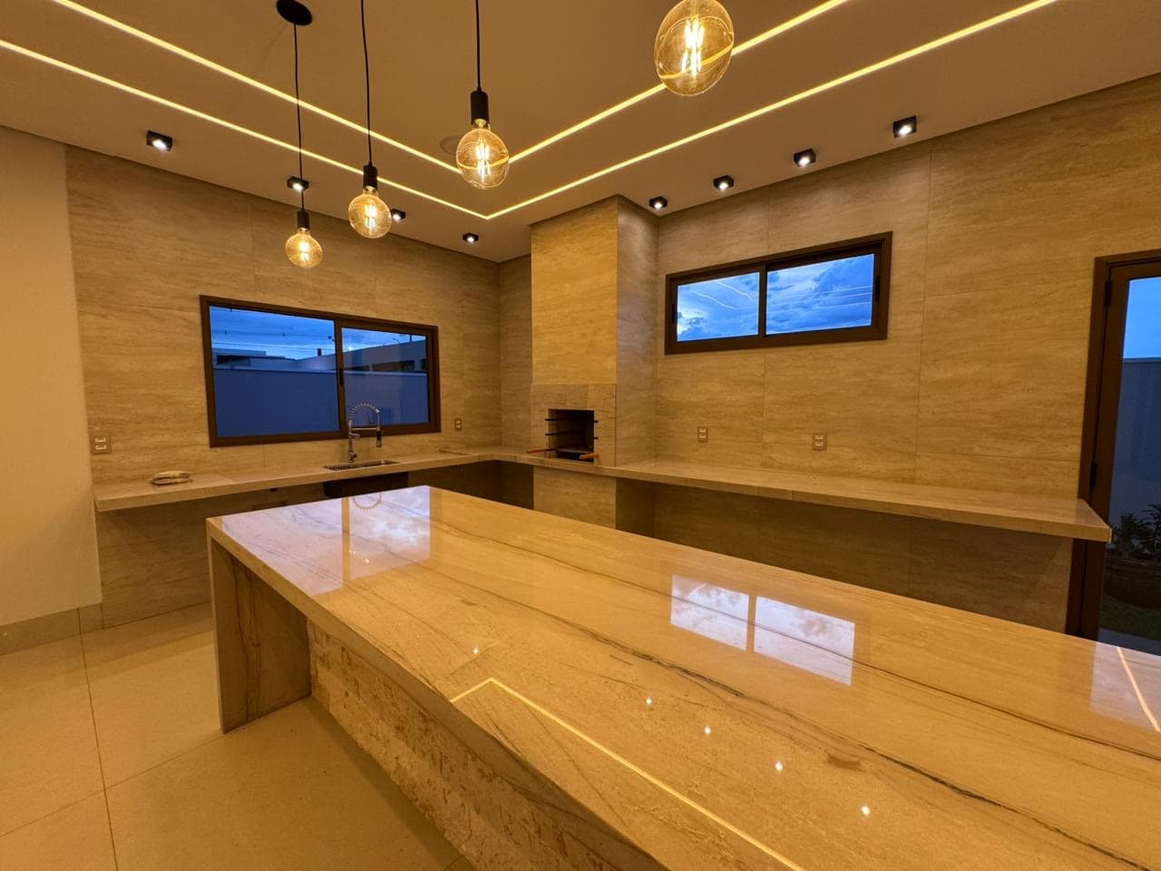 VENDE-SE CASA NO CONDOMÍNIO CARIBE GOLF SPA