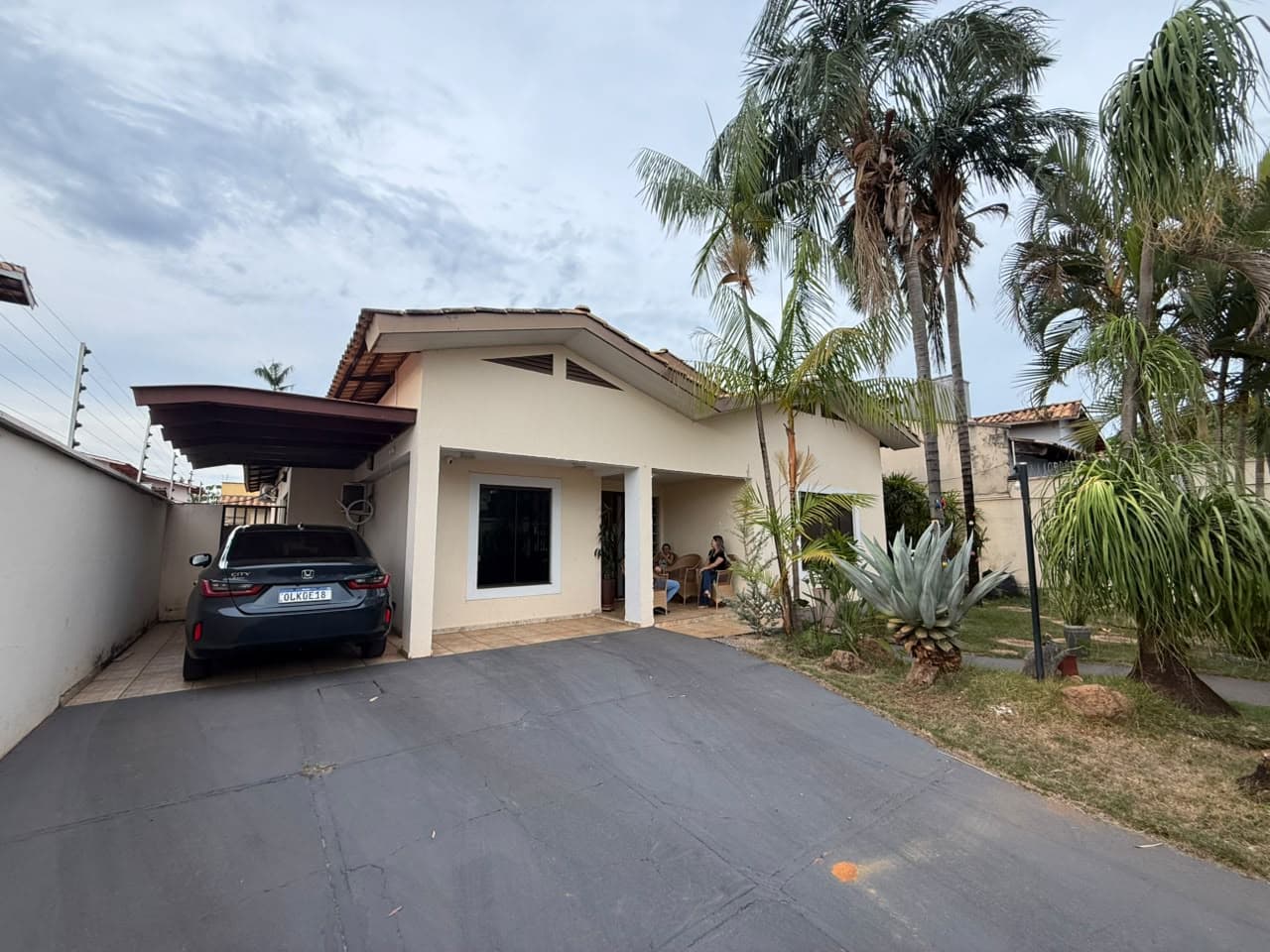 Casa Ampla com 4 Quartos, 450m de lote e Energia Solar na 208 Norte