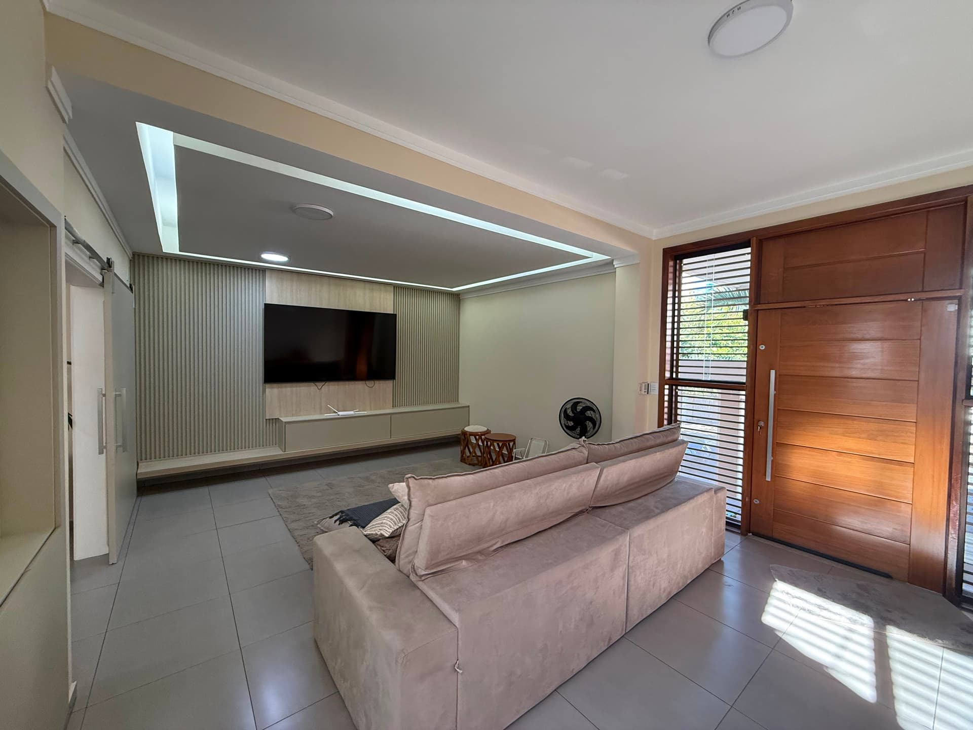 Casa de Alto Padrão Totalmente Mobiliada com 4 Suítes e Piscina à Venda em Pedregulho – Guaratinguetá/SP