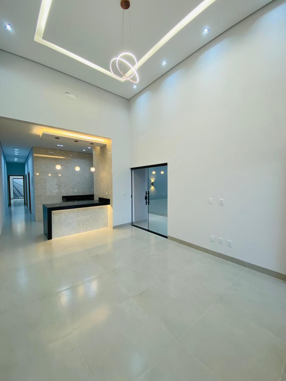 Casa nova com 3 quartos, pé-direito duplo e área gourmet à venda na 1003 Sul – Palmas/TO