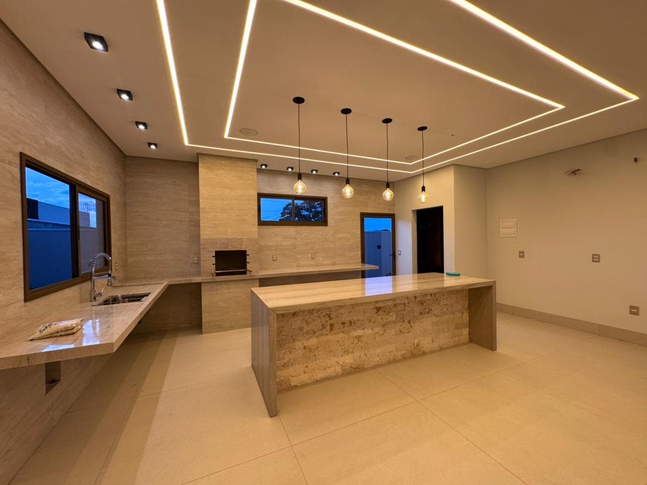 VENDE-SE CASA NO CONDOMÍNIO CARIBE GOLF SPA