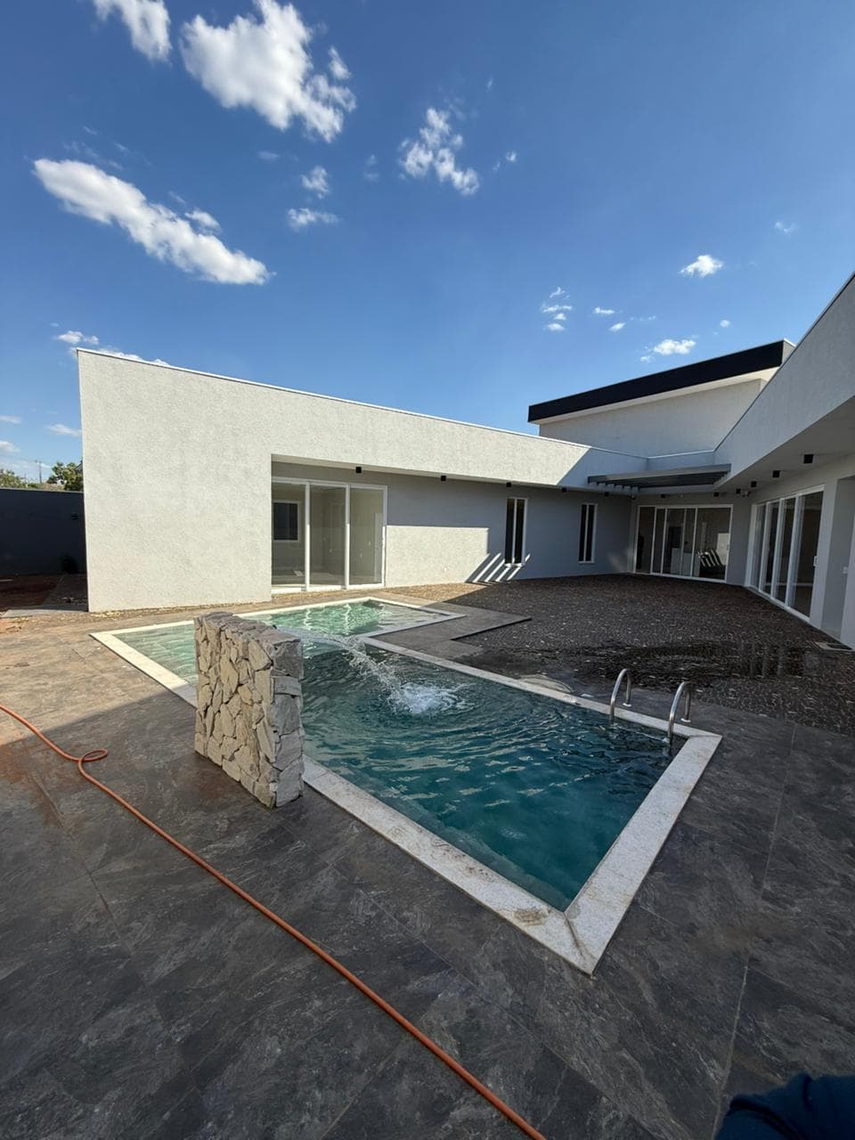 Casa de alto padrão com piscina e automação à venda na 409 Sul – Palmas/TO