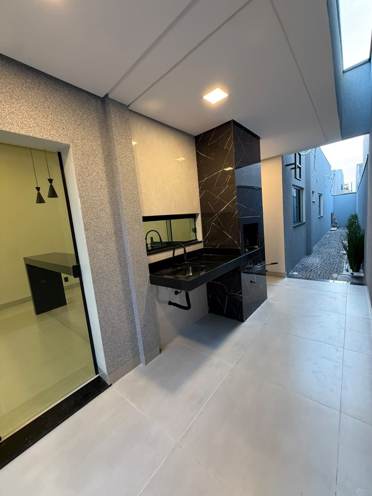 Casa nova com piscina e 3 quartos à venda na 505 Sul – Palmas/TO