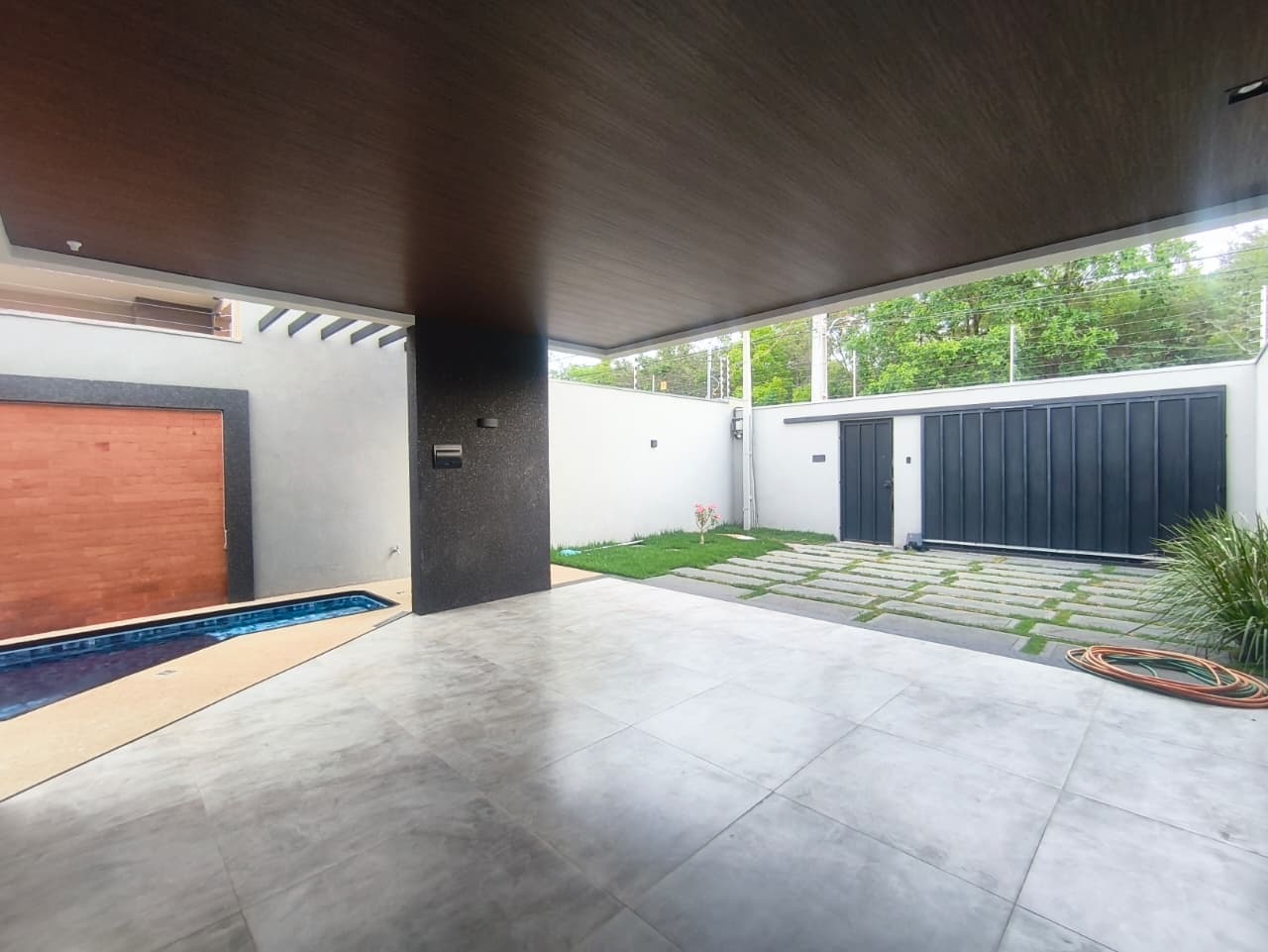 Casa nova moderna com piscina aquecida à venda na 407 Sul – Palmas/TO