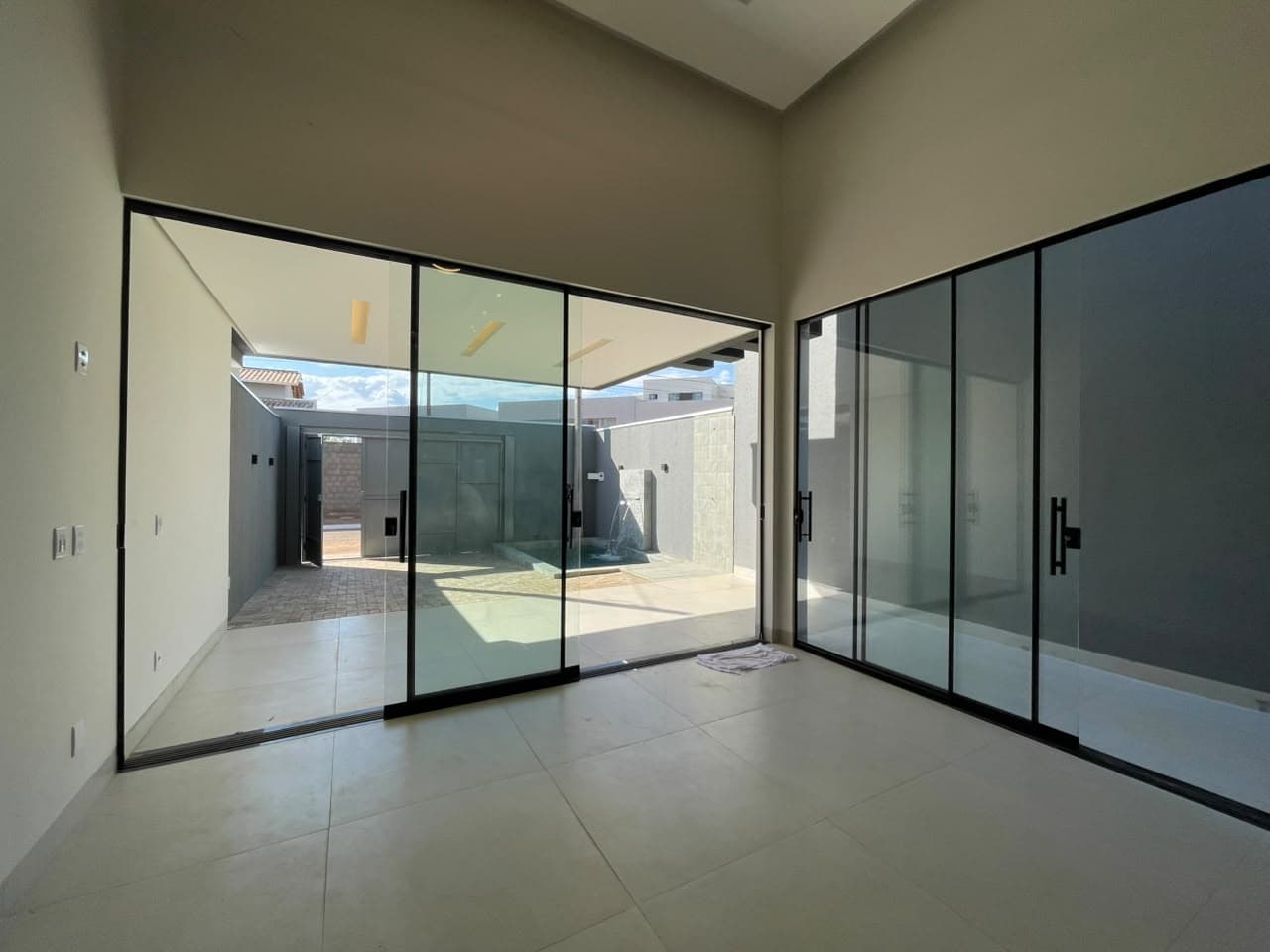 Casa moderna com 3 suítes e piscina à venda na 505 Sul – Palmas/TO