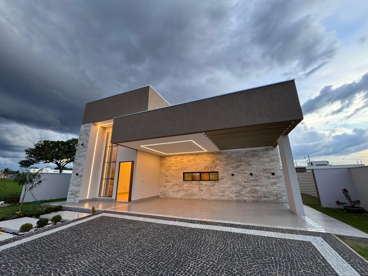 VENDE-SE CASA NO CONDOMÍNIO CARIBE GOLF SPA