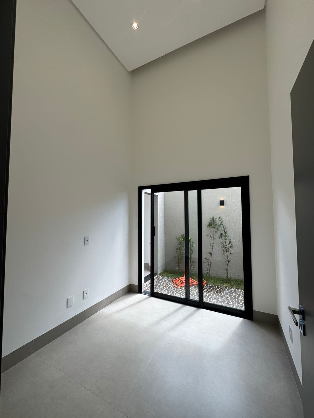 Casa alto padrão com 3 suítes, piscina e área gourmet na 505 Sul em Palmas