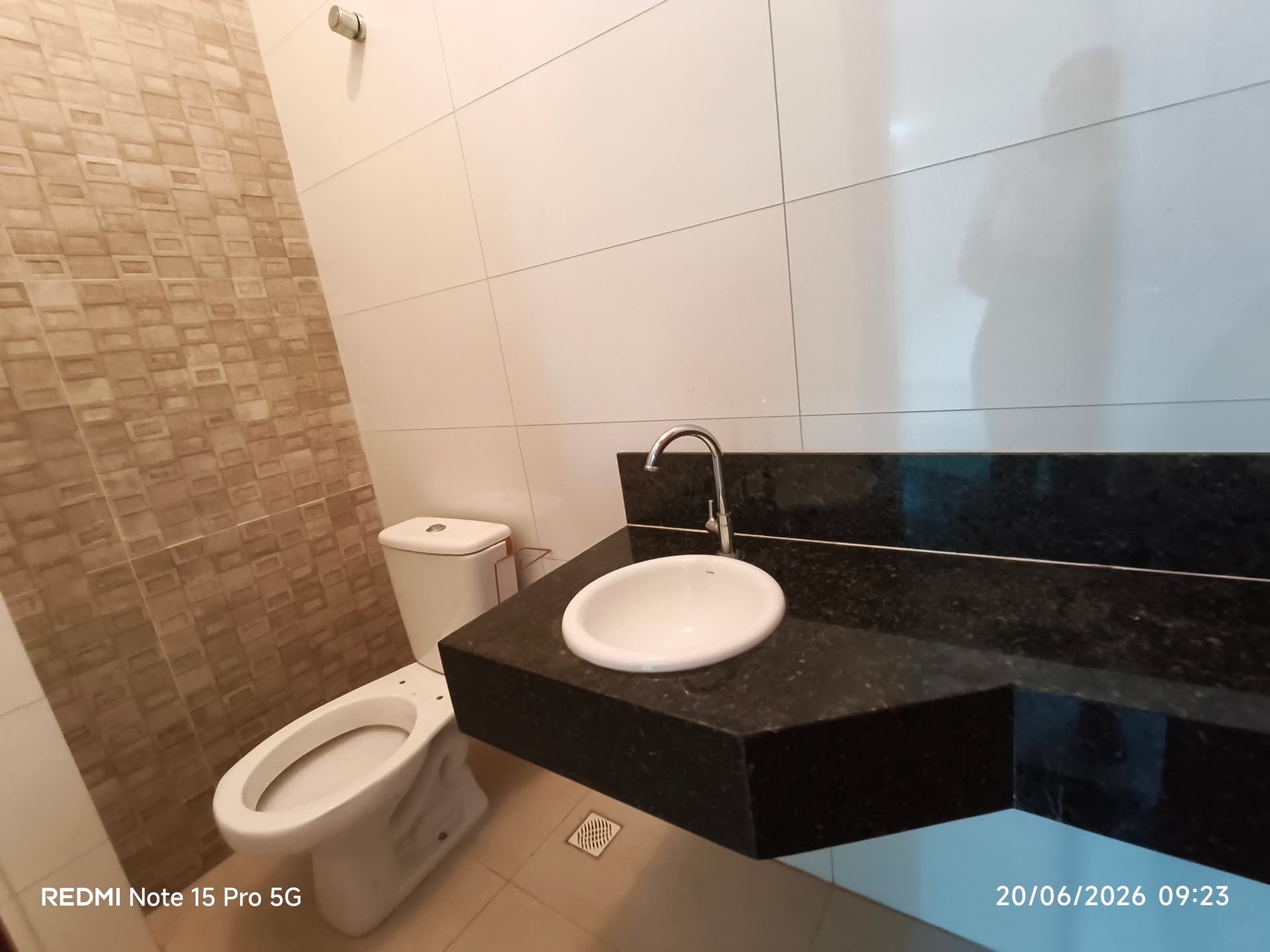 Sobrado à venda com piscina no Condomínio Negreiros – 110 Norte, Palmas/TO
