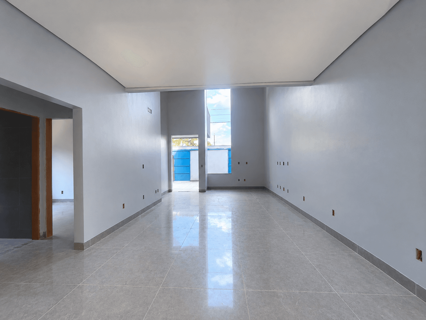 Casa de alto padrão com piscina e pé-direito duplo à venda na 1205 Sul – Palmas/TO