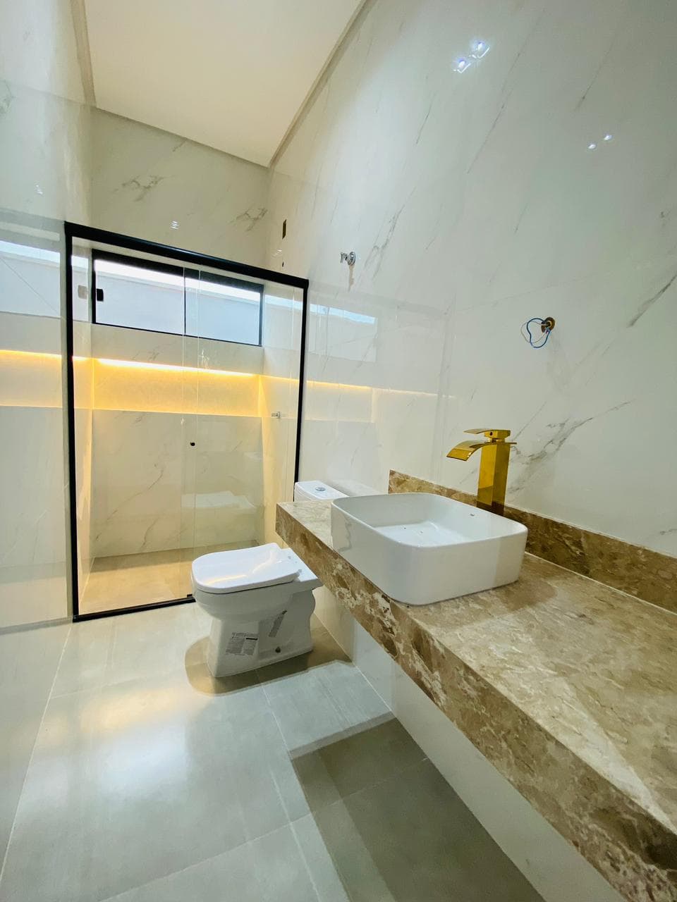 Casa nova com 3 quartos, pé-direito duplo e área gourmet à venda na 1003 Sul – Palmas/TO