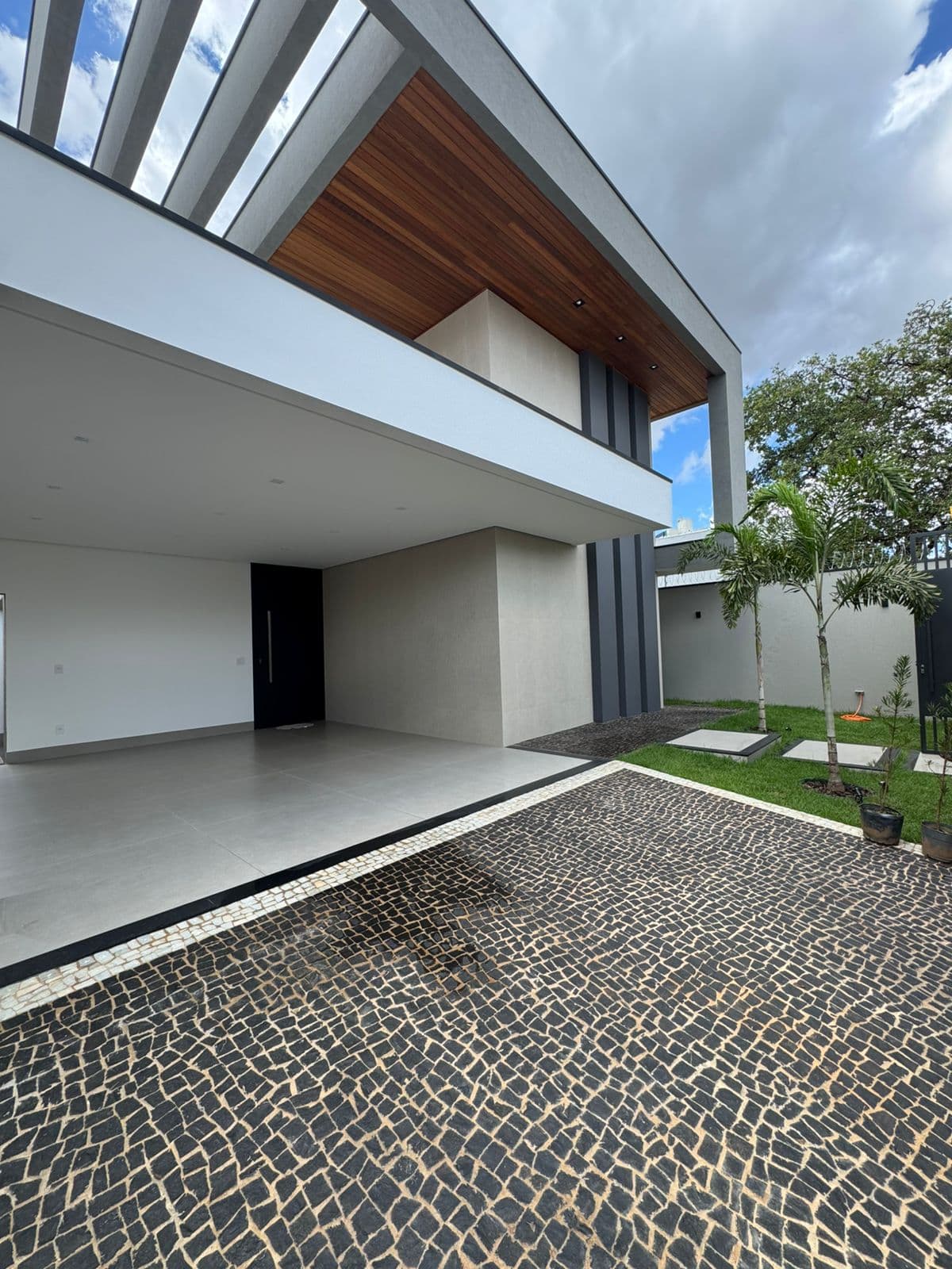 Casa alto padrão com 3 suítes, piscina e área gourmet na 505 Sul em Palmas