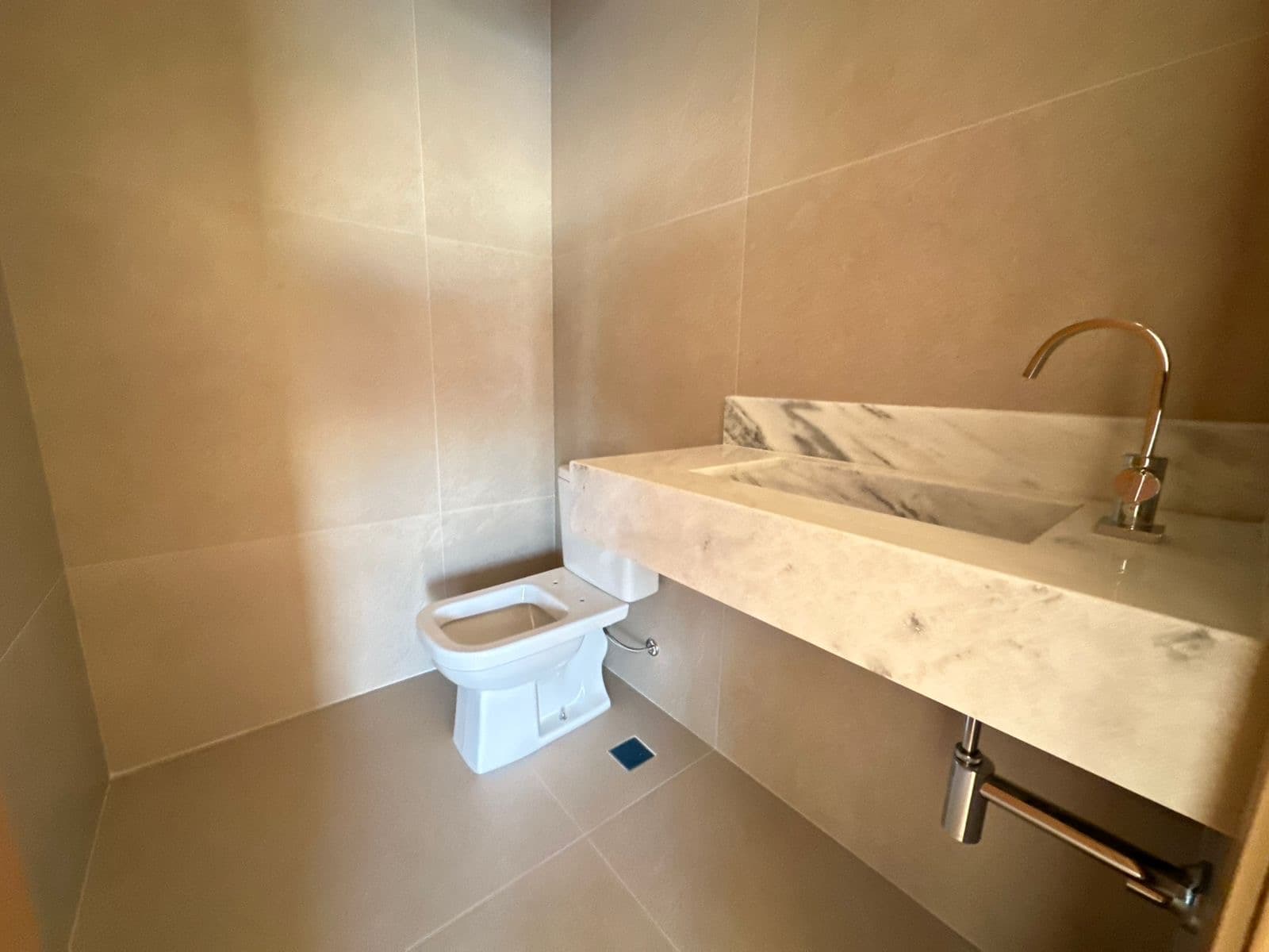 Apartamento de alto padrão com 3 suítes e vista definitiva para o Lago na Orla de Palmas
