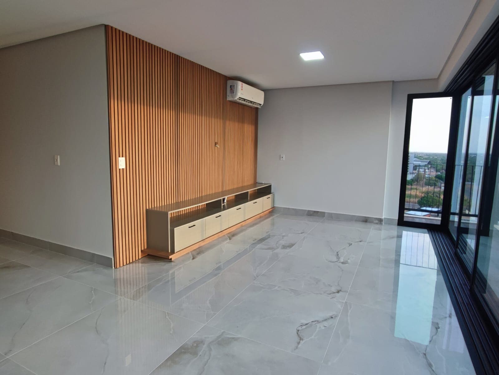Apartamento Urban Terraço 3 quartos com vista para o Lago na Orla de Palmas