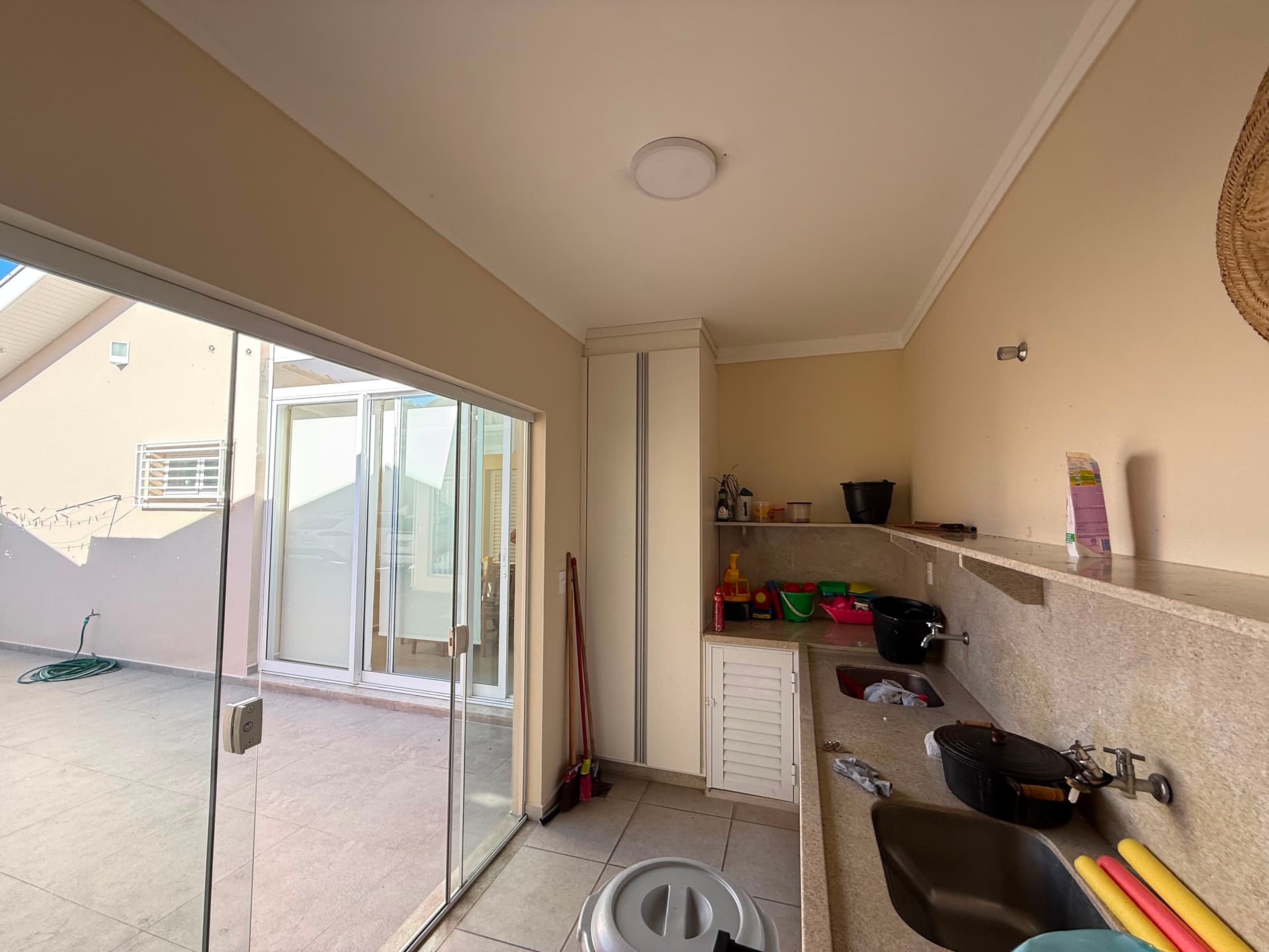 Casa de Alto Padrão Totalmente Mobiliada com 4 Suítes e Piscina à Venda em Pedregulho – Guaratinguetá/SP