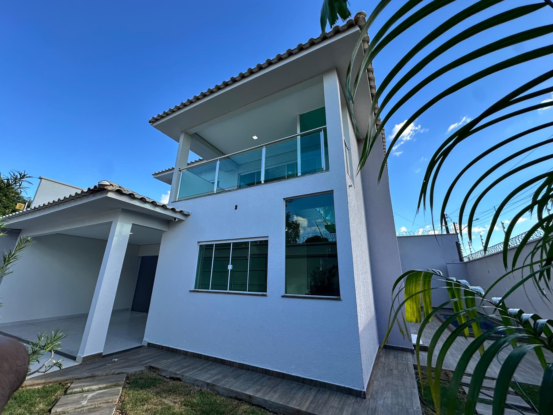 Casa de alto padrão à venda na 1105 Sul com 4 quartos e piscina
