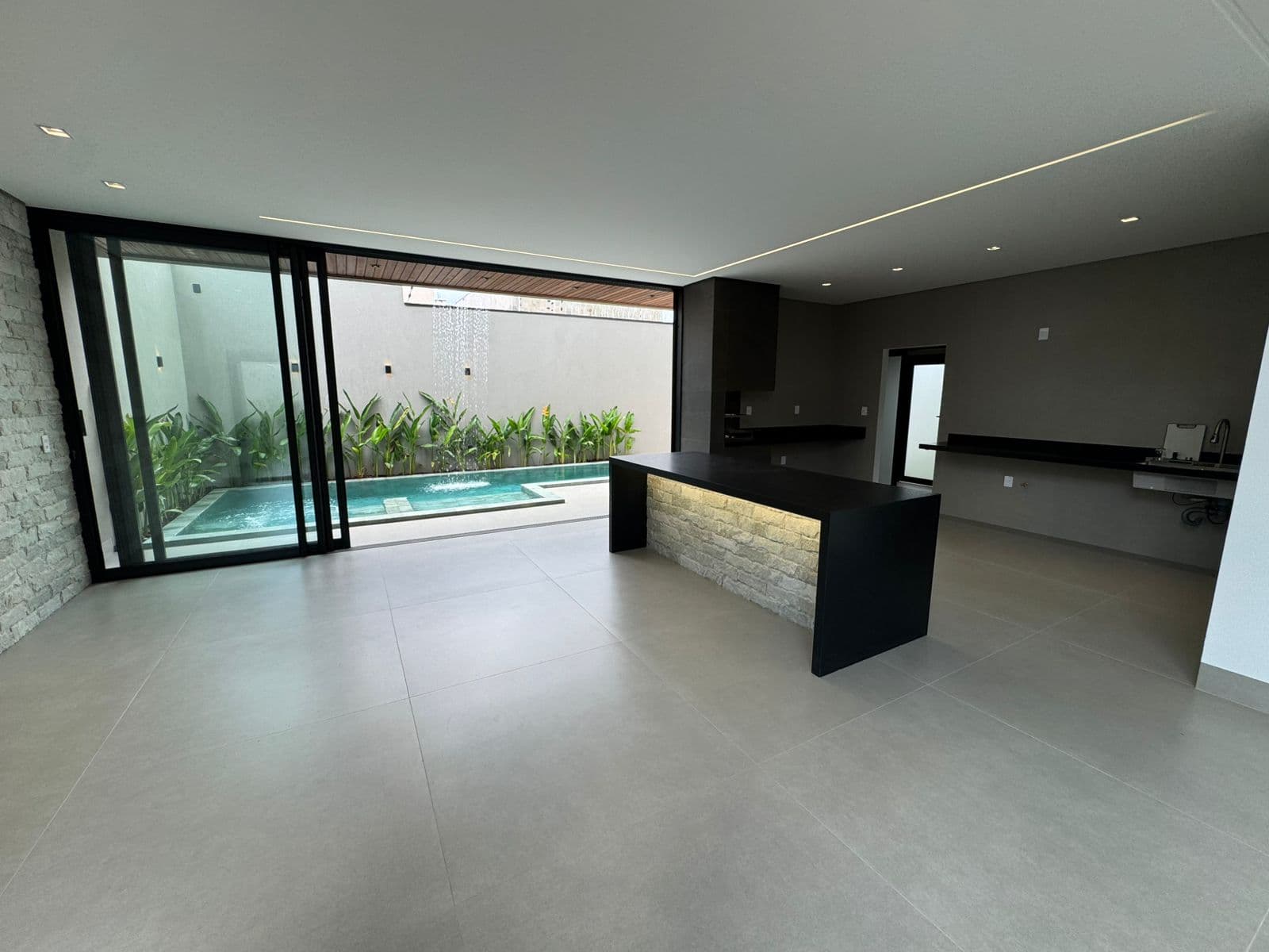 Casa alto padrão com 3 suítes, piscina e área gourmet na 505 Sul em Palmas
