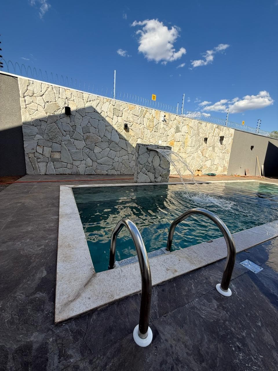 Casa de alto padrão com piscina e automação à venda na 409 Sul – Palmas/TO