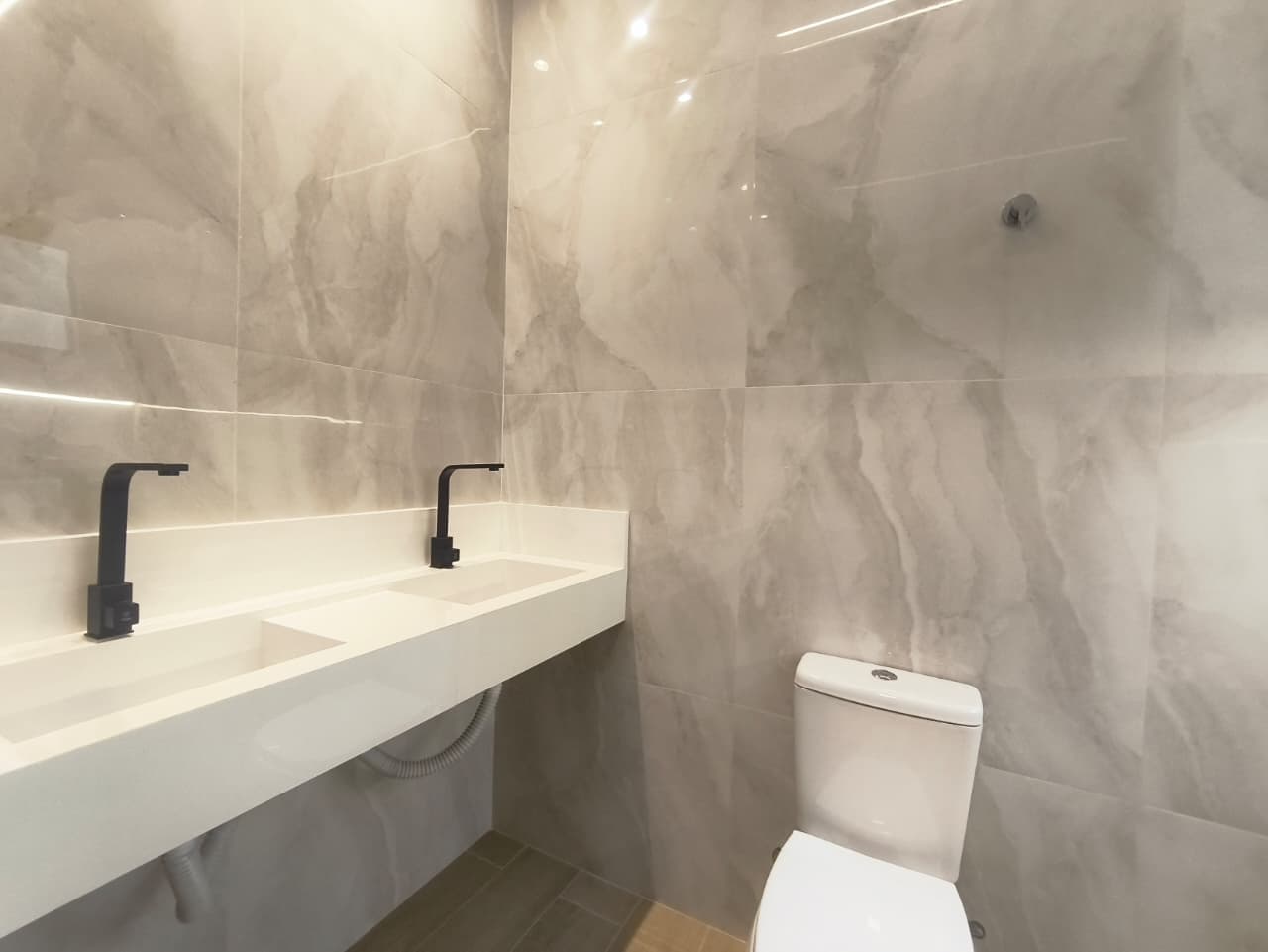 Casa nova moderna com piscina aquecida à venda na 407 Sul – Palmas/TO