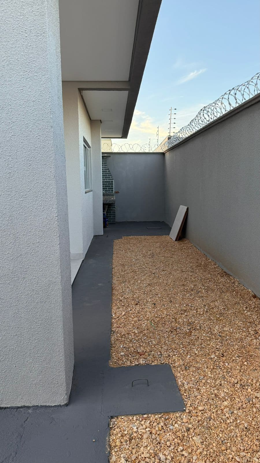 Casa 2 quartos sendo 1 suíte no Setor Bertaville em Palmas