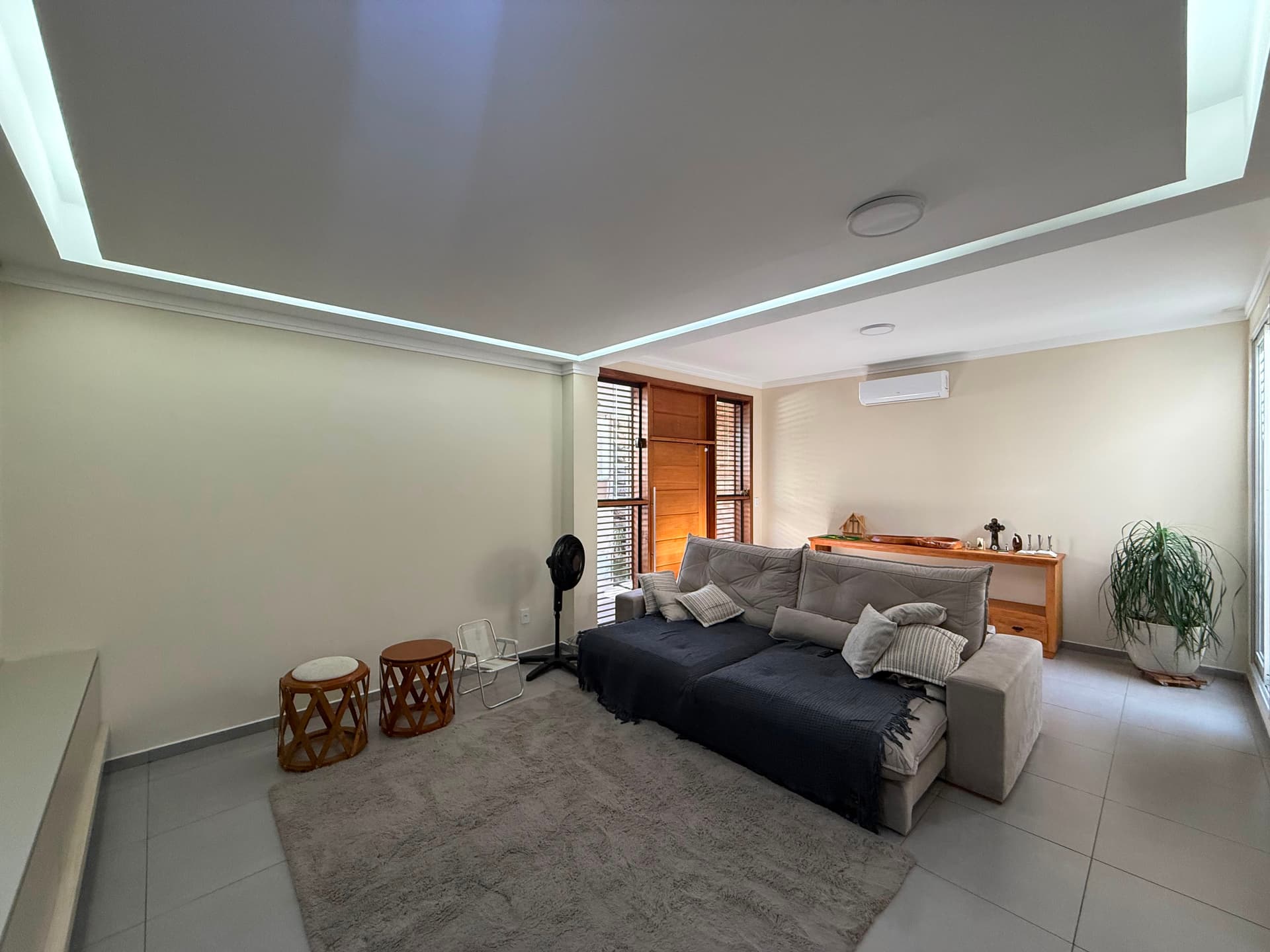 Casa de Alto Padrão Totalmente Mobiliada com 4 Suítes e Piscina à Venda em Pedregulho – Guaratinguetá/SP