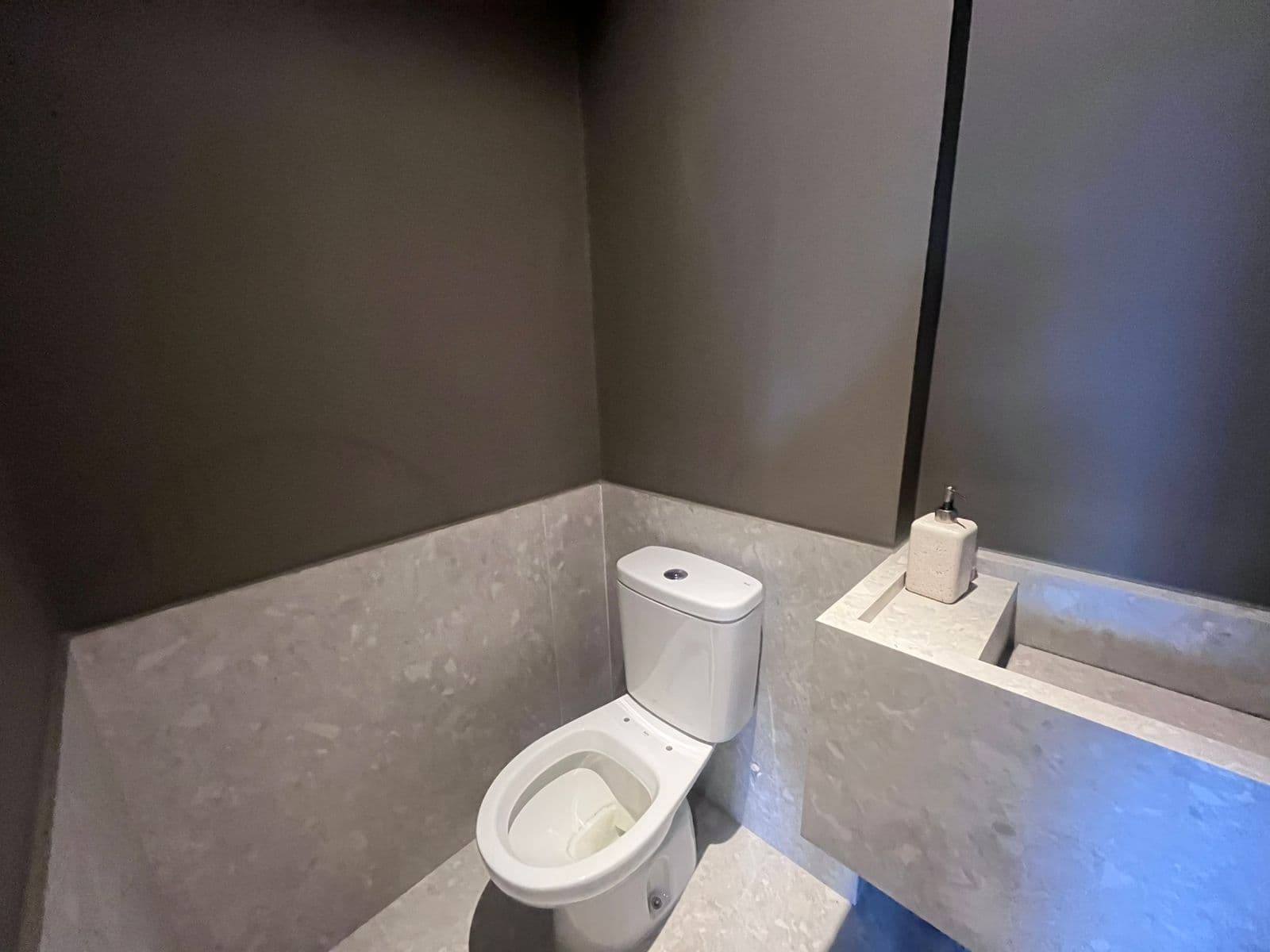 Sala comercial mobiliada para locação no JK Business Center em Palmas