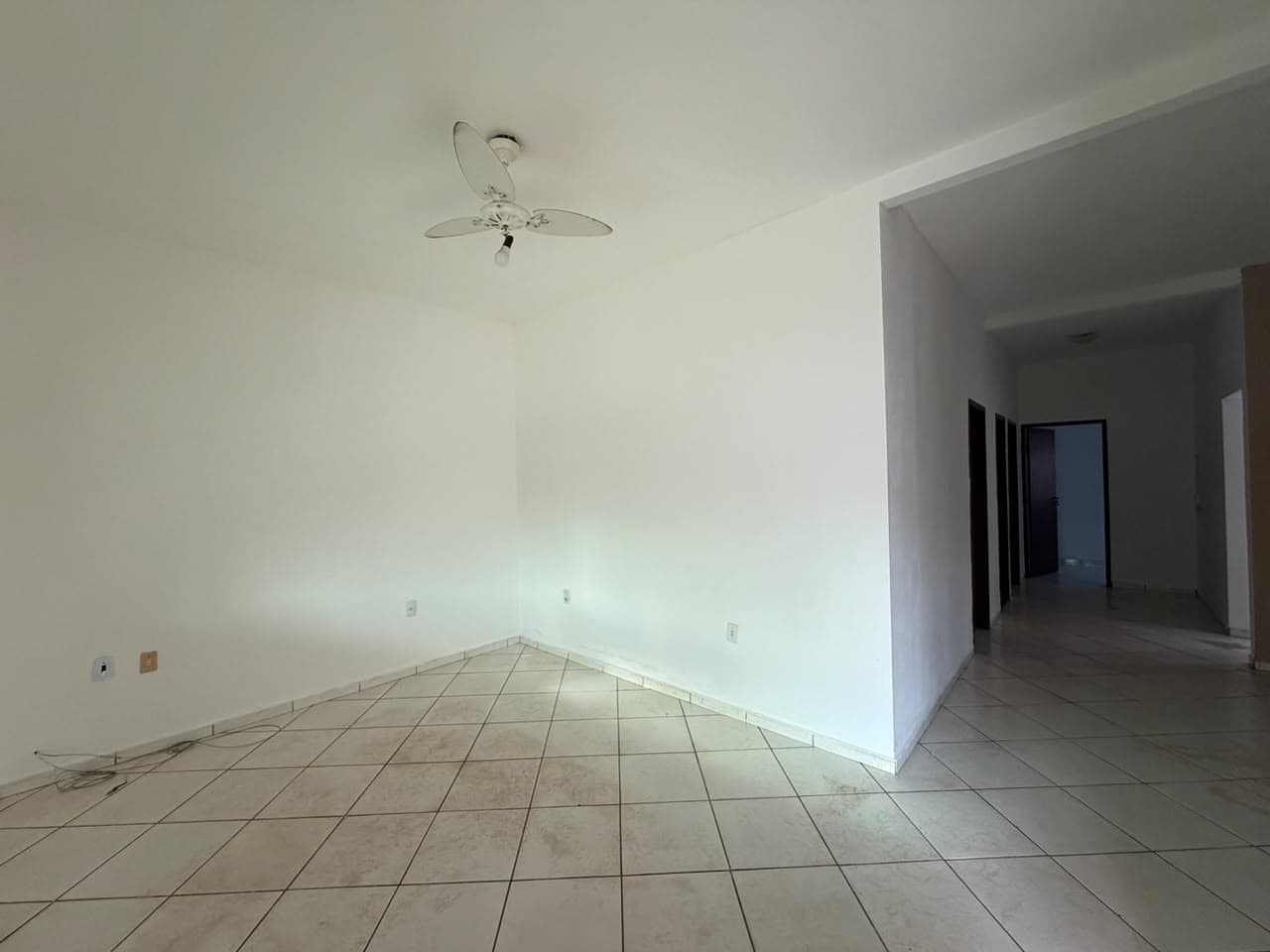 Casa à venda com piscina, suíte com closet e banheira na 110 Norte – Palmas/TO
