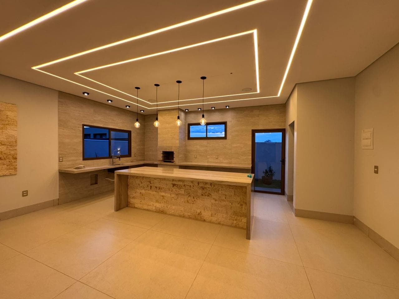 VENDE-SE CASA NO CONDOMÍNIO CARIBE GOLF SPA